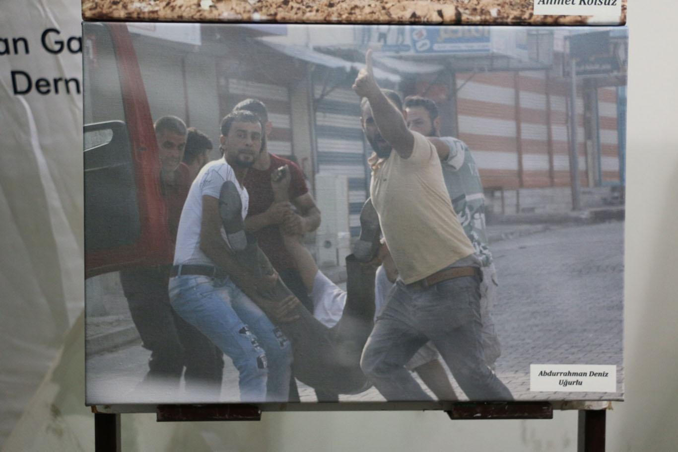 Gazetecilerin çektiği fotoğraflar sergilendi Gazetecilerin çektiği fotoğraflar sergilendi